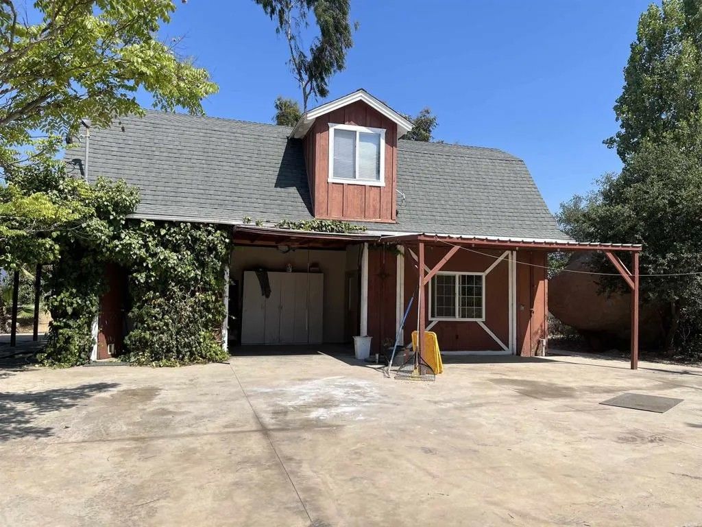 Photo of 2494 Lane, Fallbrook, CA 92028 (MLS # PTP2601521)