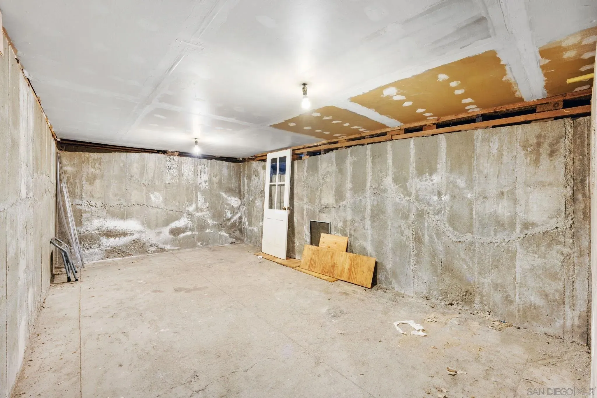 Vista, California 92084, United States, 3 Bedrooms Bedrooms, ,2 BathroomsBathrooms,Residential,Active,195226