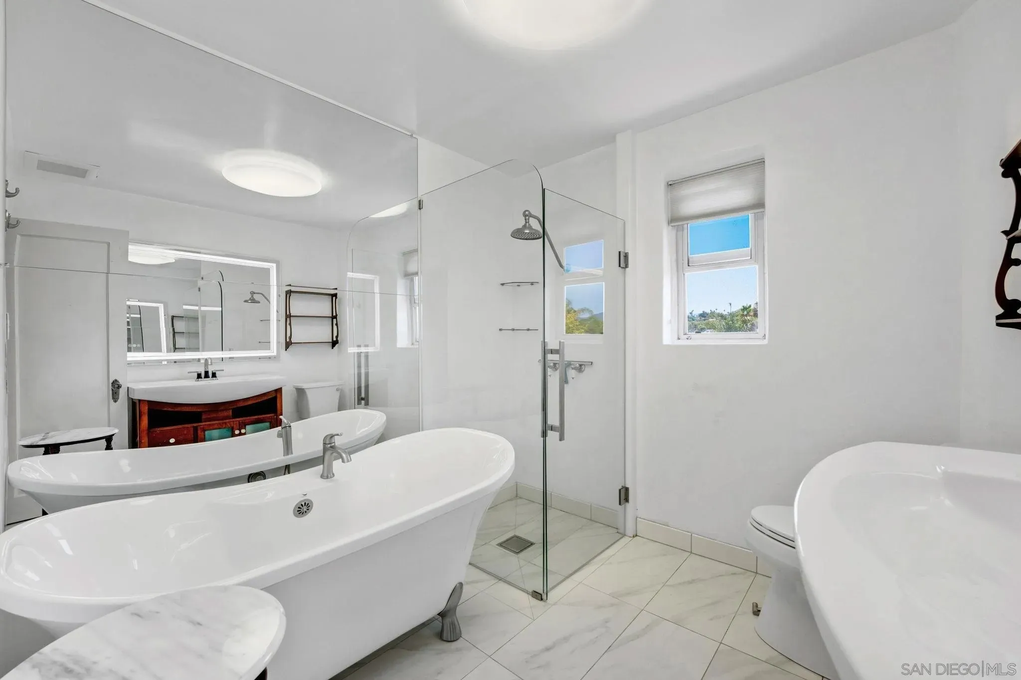 Vista, California 92084, United States, 3 Bedrooms Bedrooms, ,2 BathroomsBathrooms,Residential,Active,195226