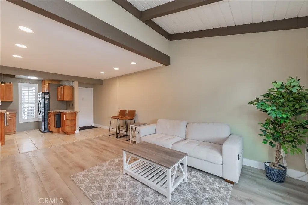 1000 W Macarthur Boulevard 13
