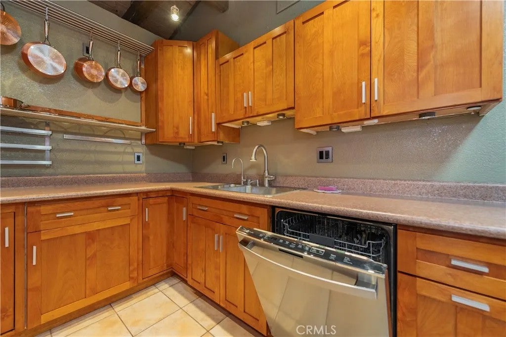 1000 W Macarthur Boulevard 13