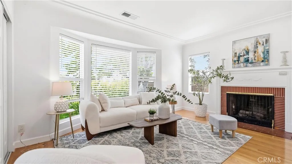 104-106 E Linda Vista Avenue
