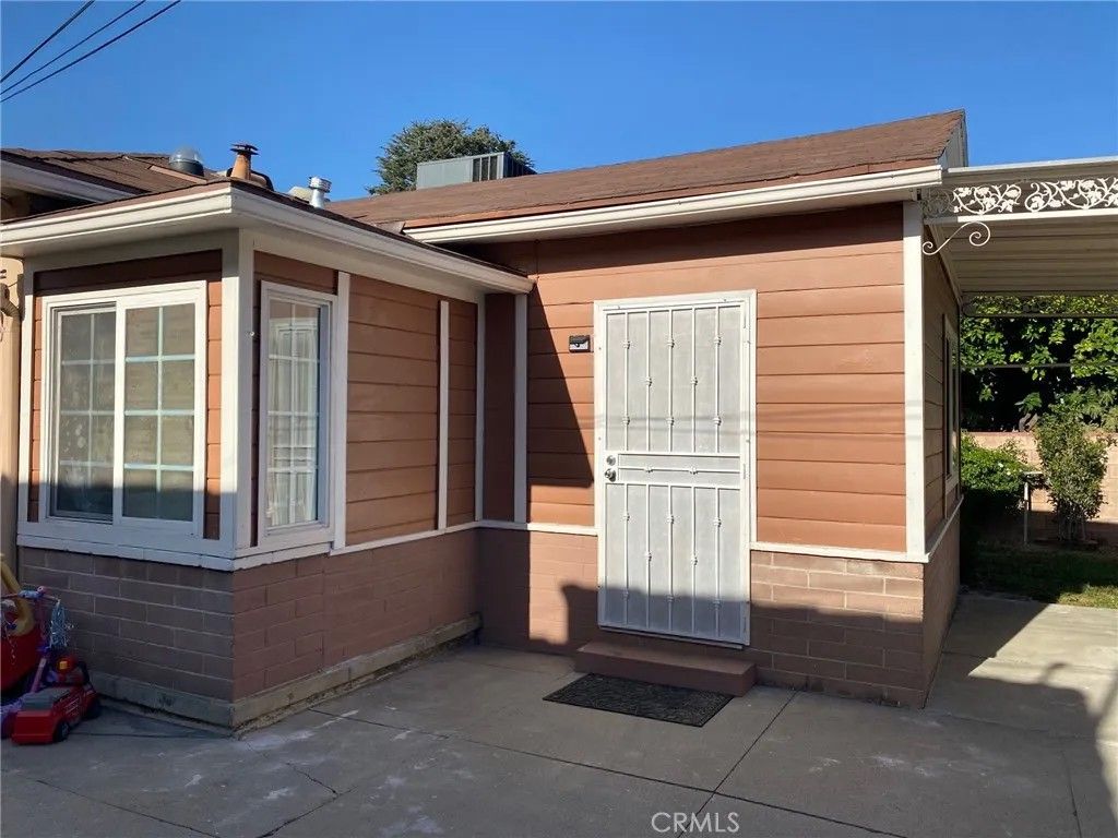 Photo of 104-106 E Linda Vista Avenue, Alhambra, CA 91801 (MLS # AR26064683)