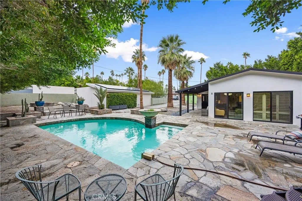 Photo of 435 E Chuckwalla, Palm Springs, CA 92262 (MLS # OC25253282)