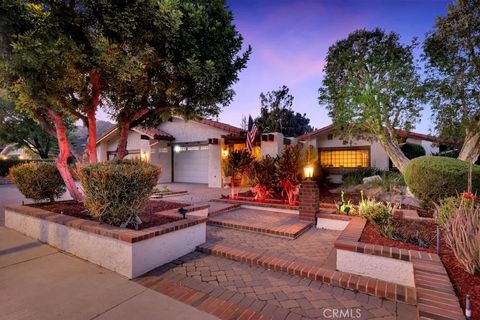 Photo of 22511 Ballinger Street, Chatsworth, CA 91311 (MLS # SR25235131)