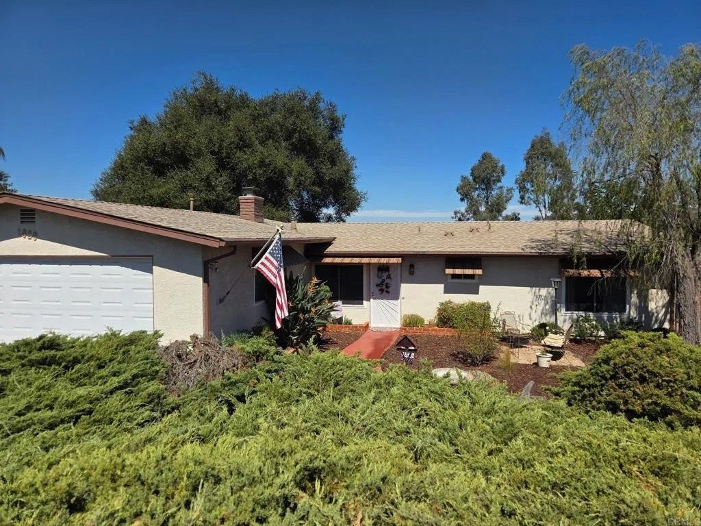 Photo of 1020 la Solana DR, Fallbrook, CA 92028 (MLS # NDP2609027)