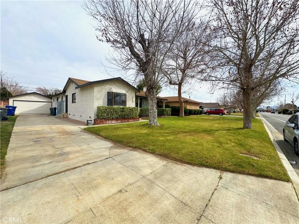 Photo of 44450 Lowtree Avenue, Lancaster, CA 93534 (MLS # CV26019483)