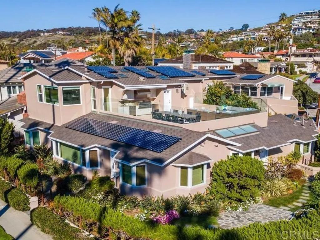 Photo of 8405 El Paseo Grande, La Jolla, CA 92037 (MLS # PTP2601017)