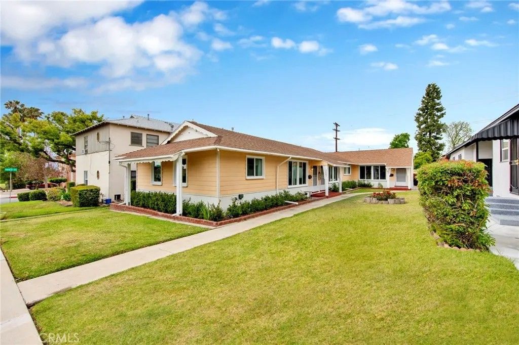 Photo of 2605 N Lincoln St, Burbank, CA 91504 (MLS # GD26091283)