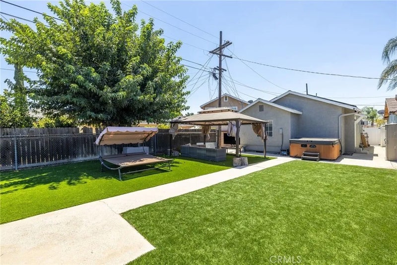 909 E I Street