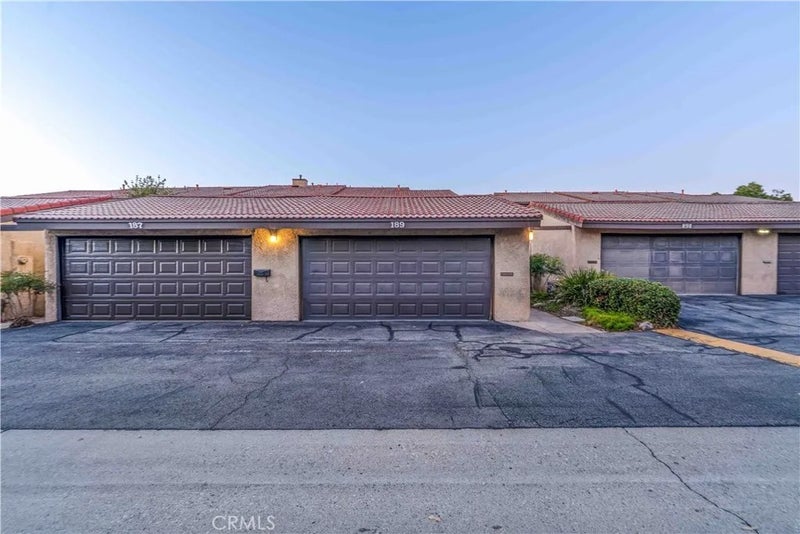 189 S Hollenbeck