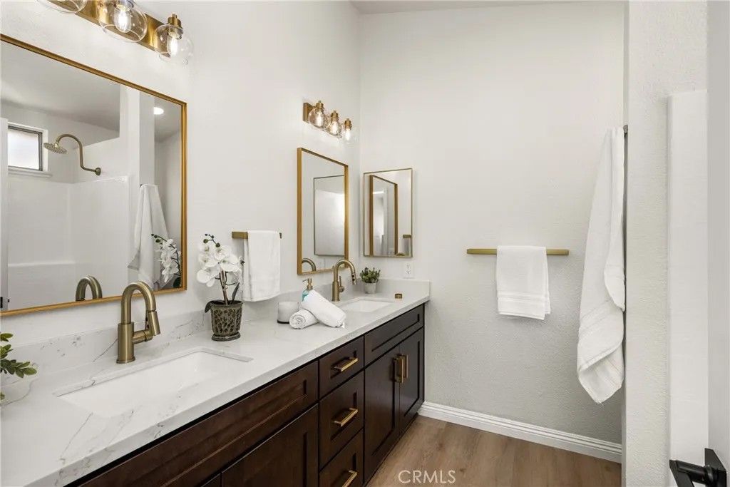 Photo of 39280 Cala Del Valle, Murrieta, CA 92562 (MLS # SW26087448)