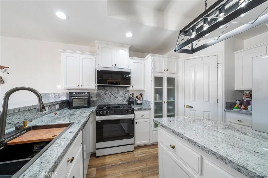 14576 Mast Lane