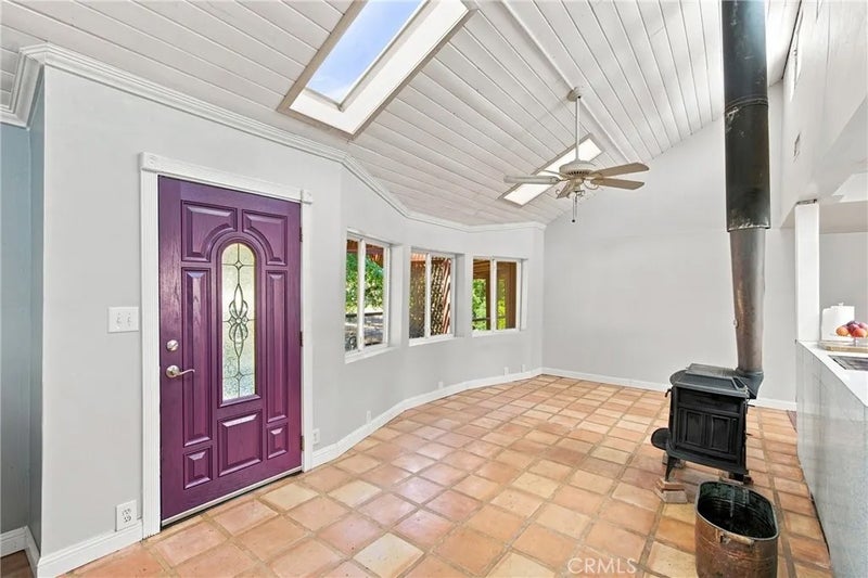 5885 Lion Ridge