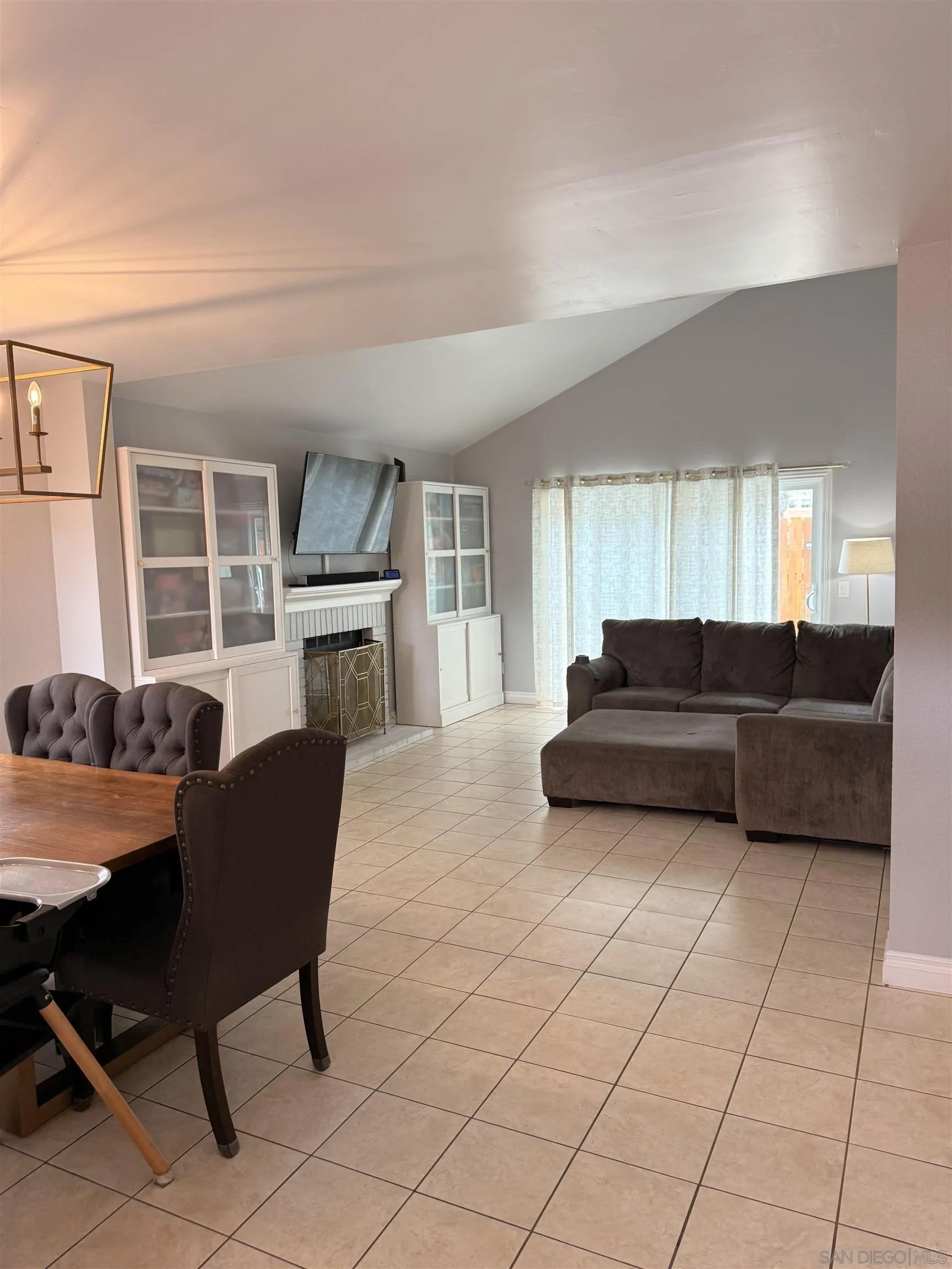 2327 Lake Forest