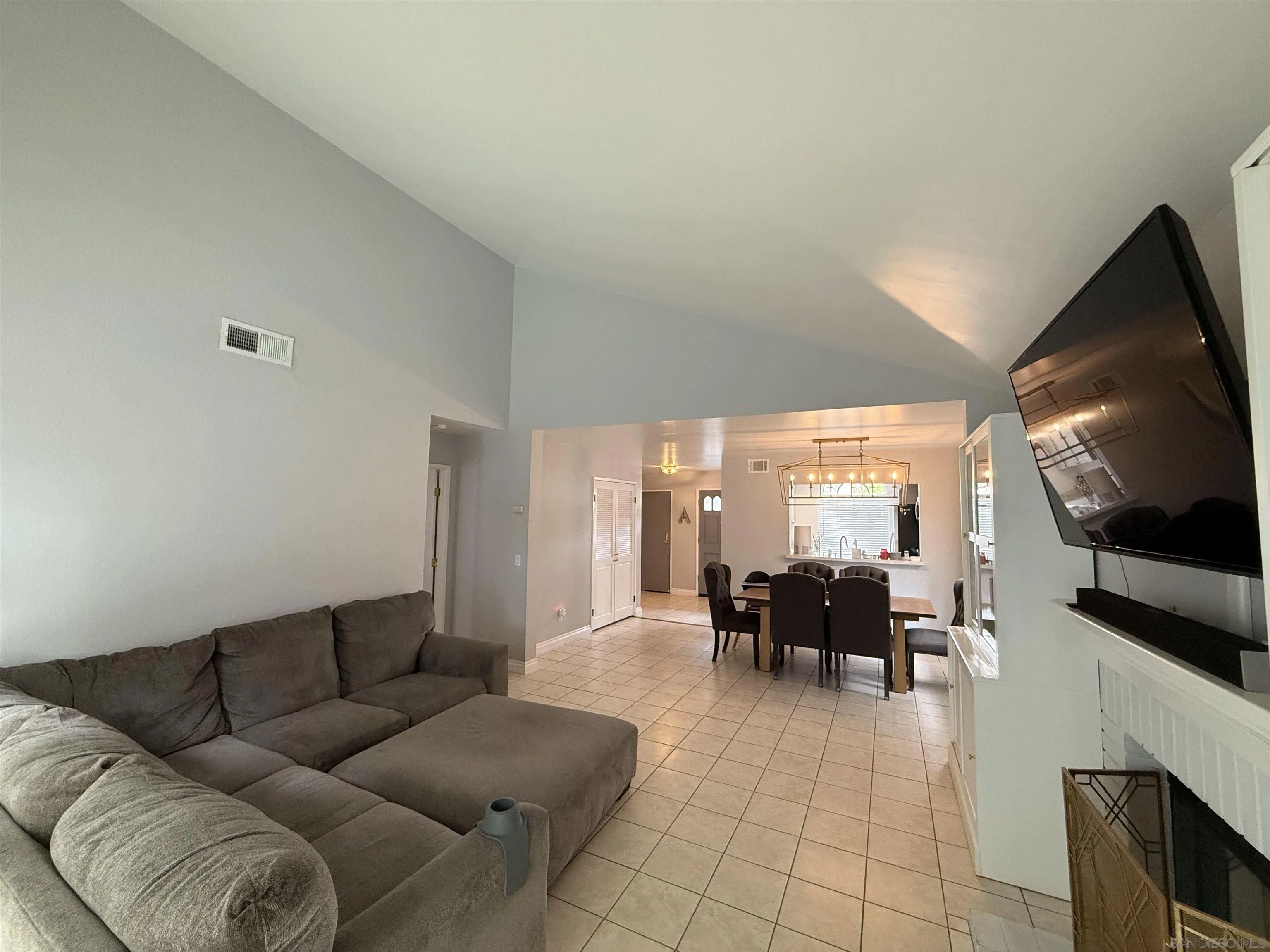 2327 Lake Forest