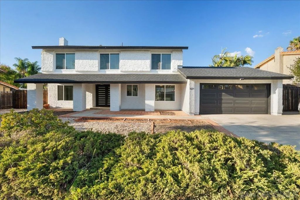 Photo of 826 Terrace Ave, Escondido, CA 92026 (MLS # 250044325)