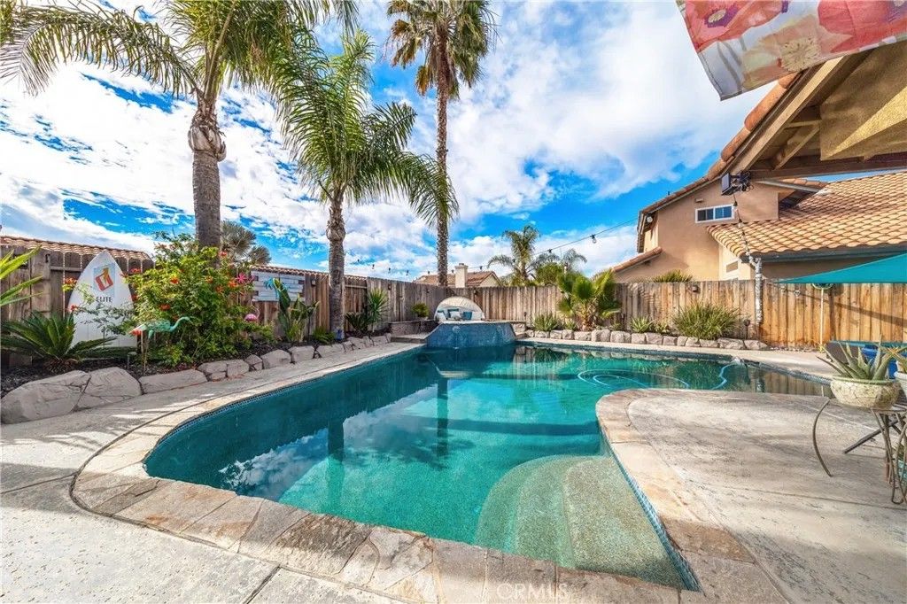 Photo of 591 Gladiola Street, Hemet, CA 92545 (MLS # SW26018800)