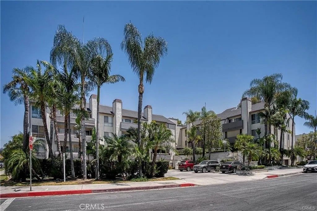 Photo of 20253 Keswick Street #325, Winnetka, CA 91306 (MLS # SR26042719)