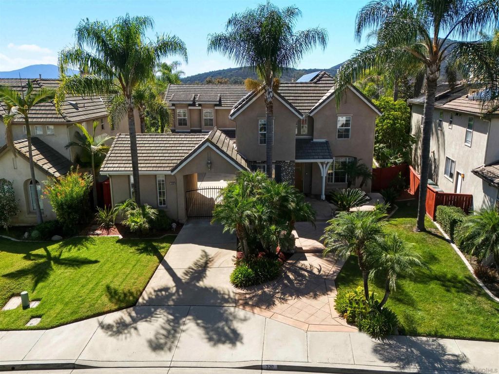Photo of 320 Crownview Ct, San Marcos, CA 92069 (MLS # 250039373)