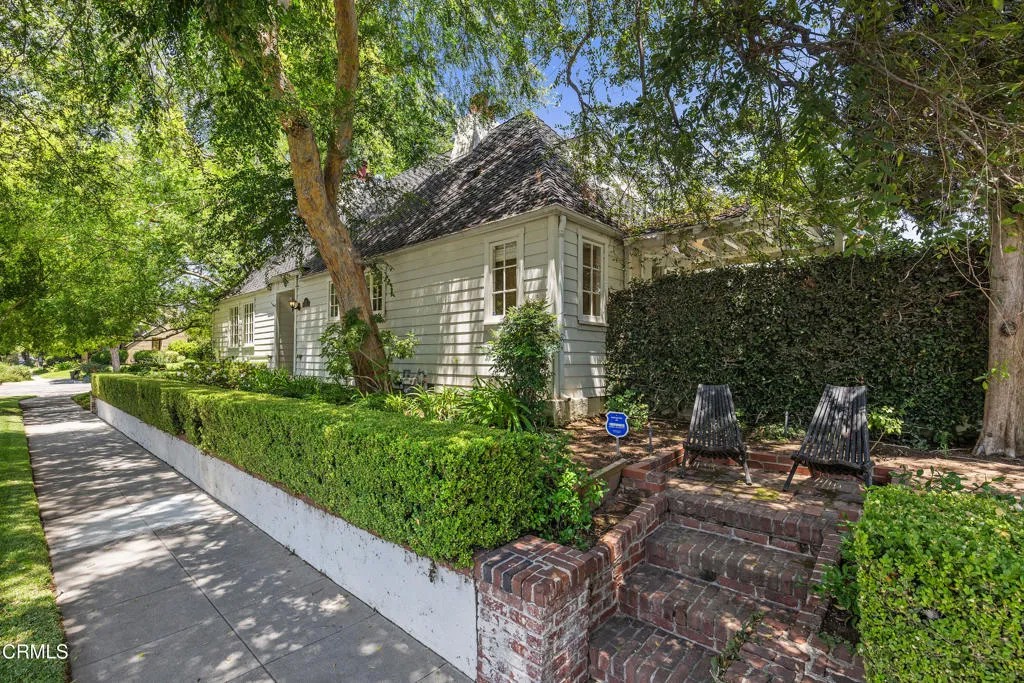 840 Victoria