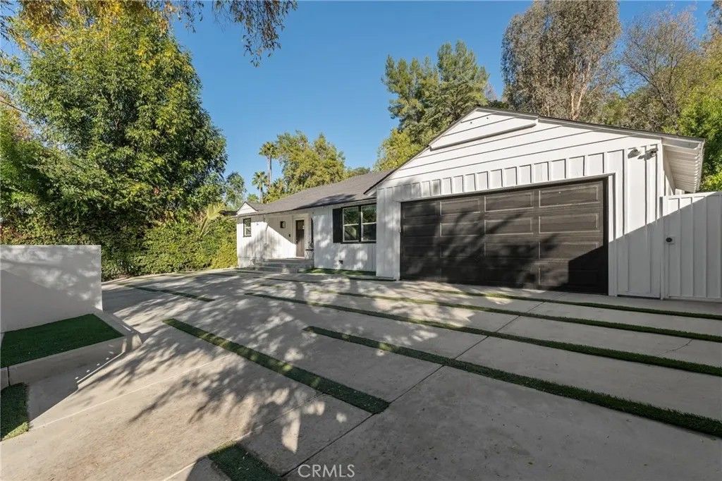 Photo of 5244 Vanalden, Tarzana, CA 91356 (MLS # SR25267578)