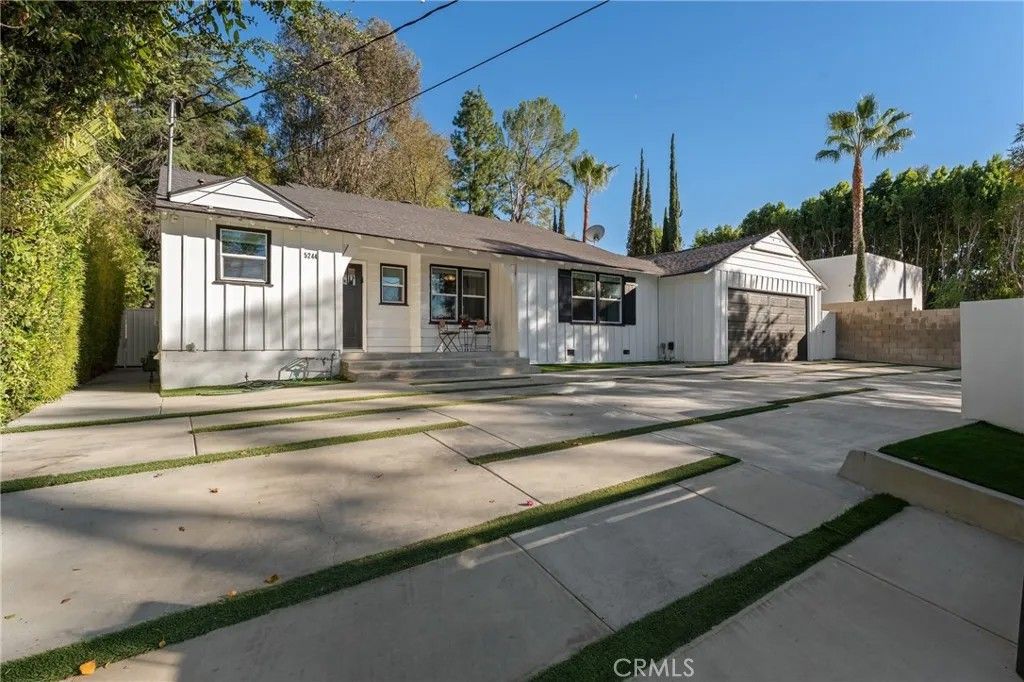 Photo of 5244 Vanalden, Tarzana, CA 91356 (MLS # SR25267578)