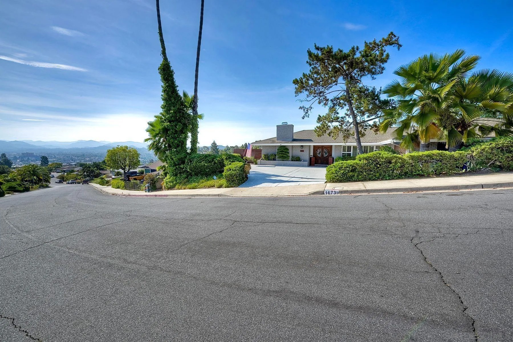 1673 Hillsmont Dr