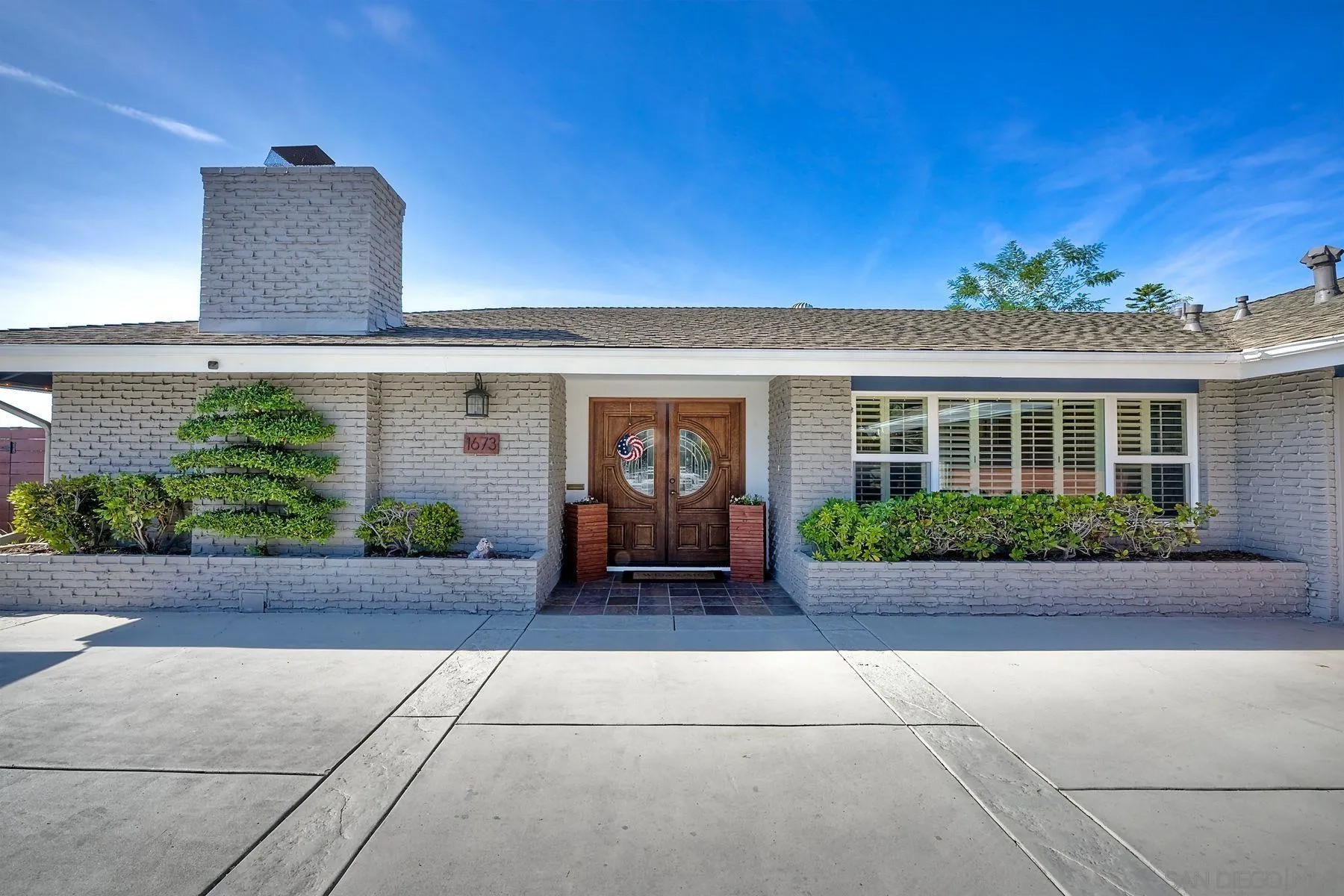 1673 Hillsmont Dr