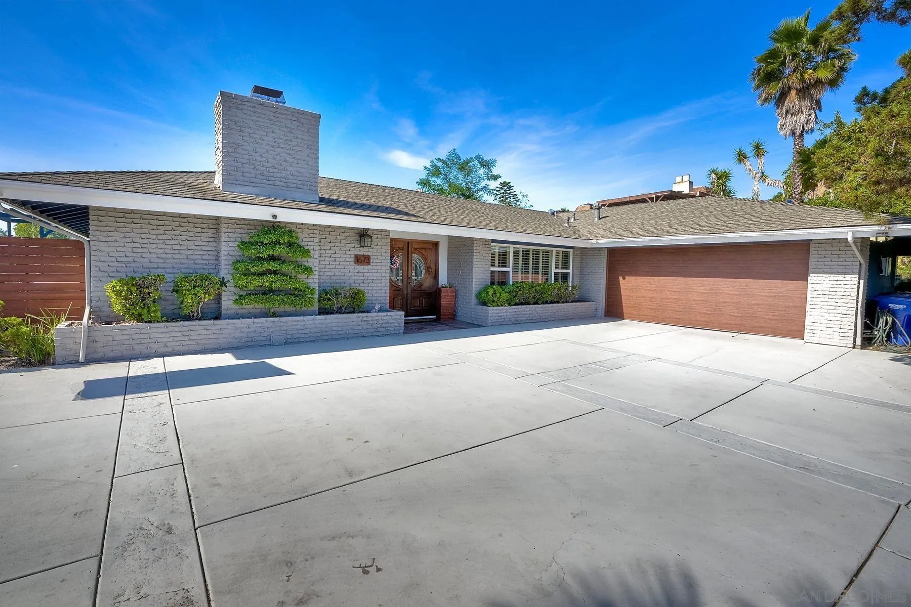 1673 Hillsmont Dr