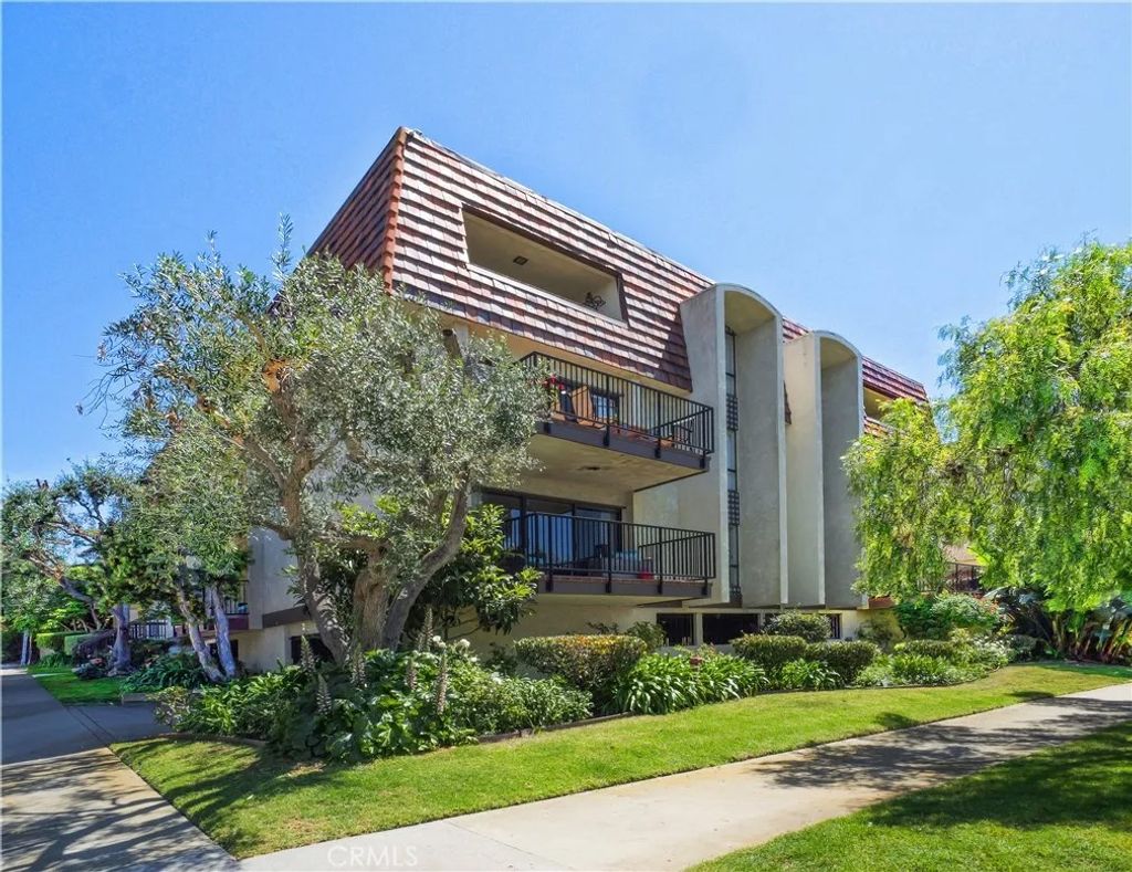 Photo of 2201 Via Carrillo #2A, Palos Verdes Estates, CA 90274 (MLS # SB26078806)