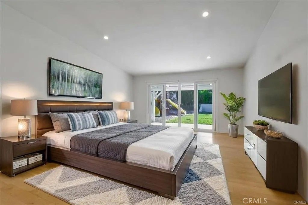 Photo of 24216 Calvert Street, Woodland Hills, CA 91367 (MLS # SR25271364)