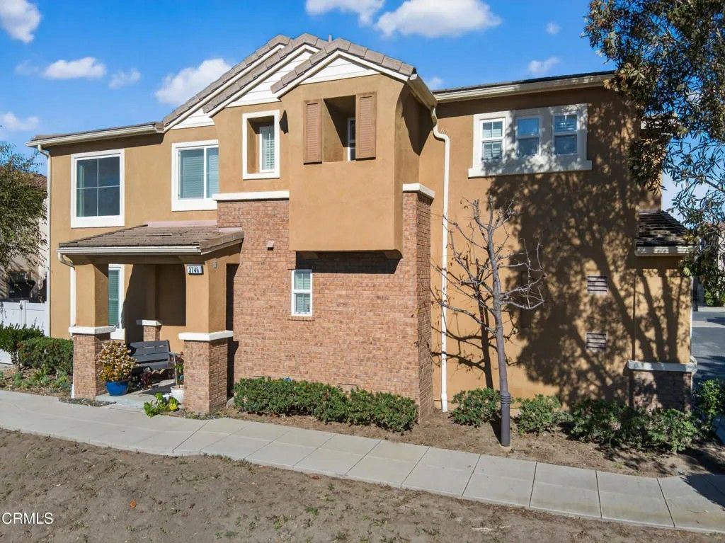 Photo of 3746 Dunkirk Drive, Oxnard, CA 93035 (MLS # V1-34162)