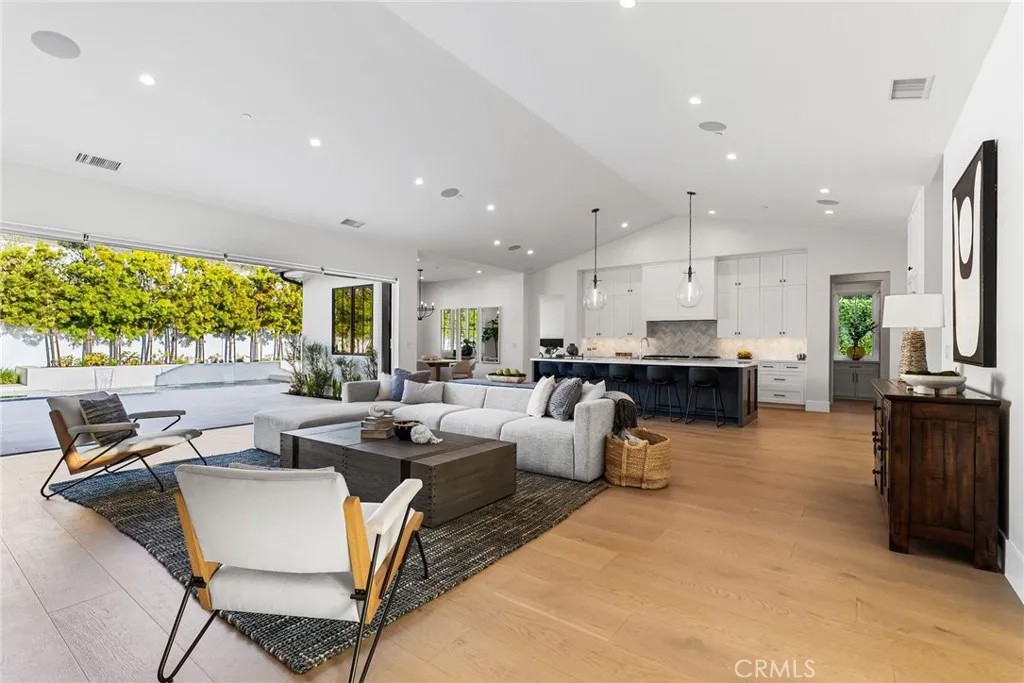 1530 Anita Lane