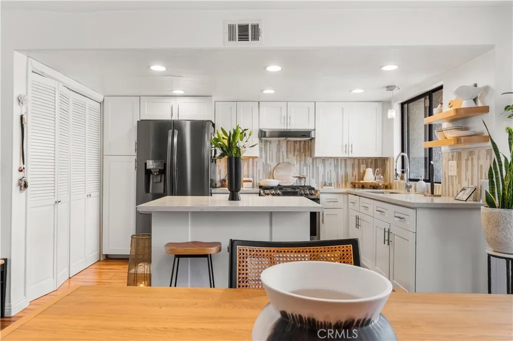 620 W Hyde Park 129
