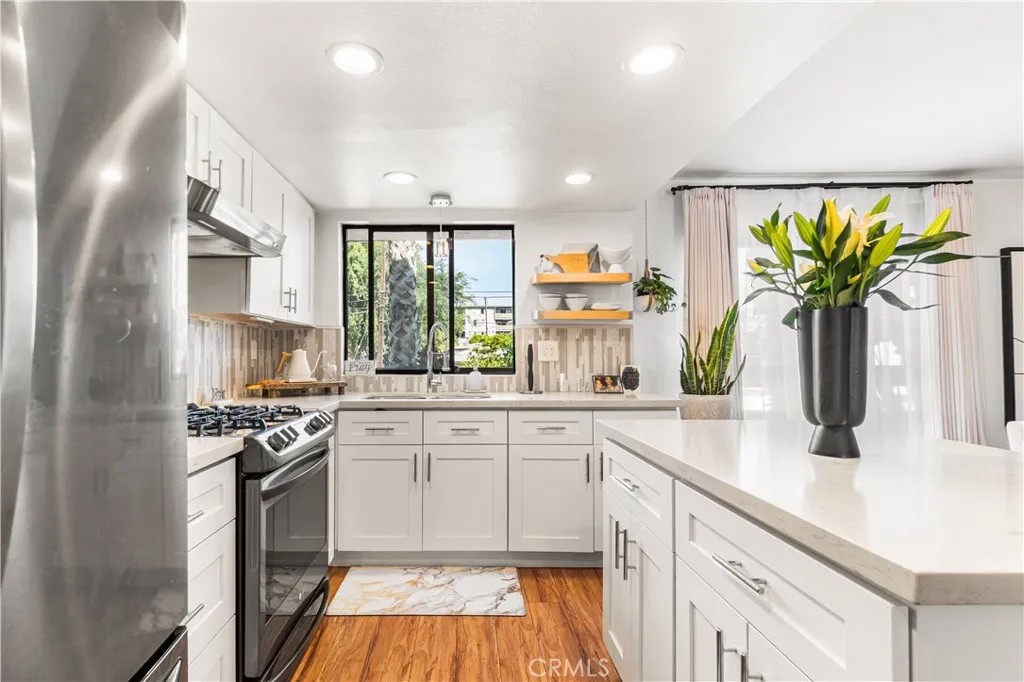 620 W Hyde Park 129