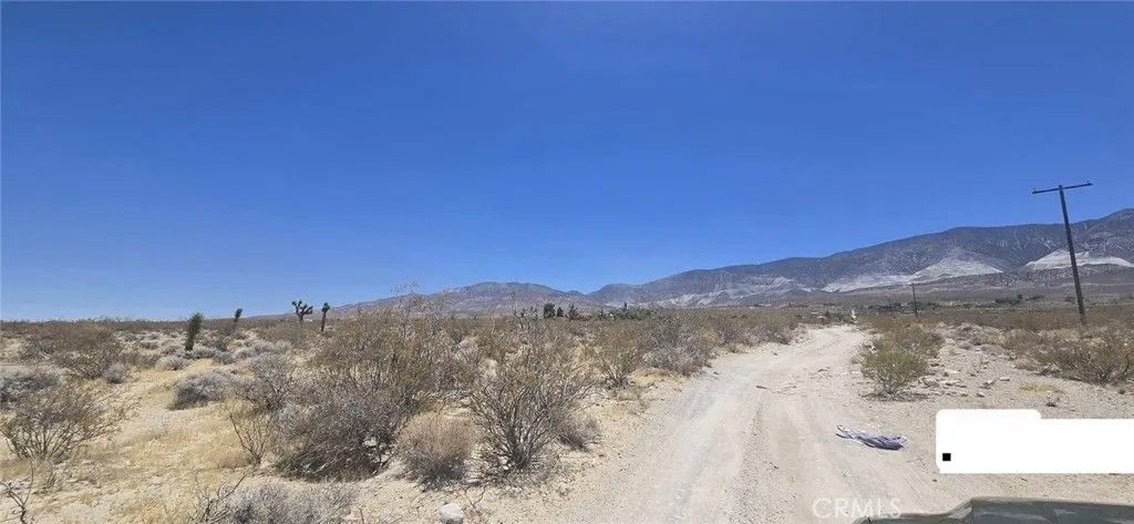 Photo of 8001 Fairlane, Lucerne Valley, CA 92356 (MLS # DW26162745)