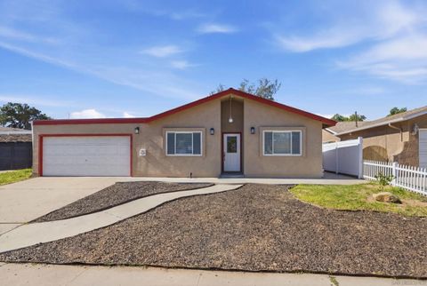 Photo of 9810 Colt Lane, Lakeside, CA 92040 (MLS # 260002827)