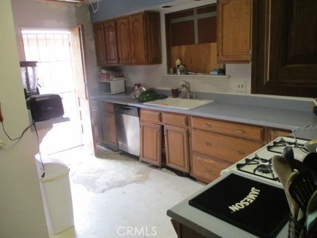 Photo of 7457 Mason Ave, Winnetka, CA 91306 (MLS # SR26086422)