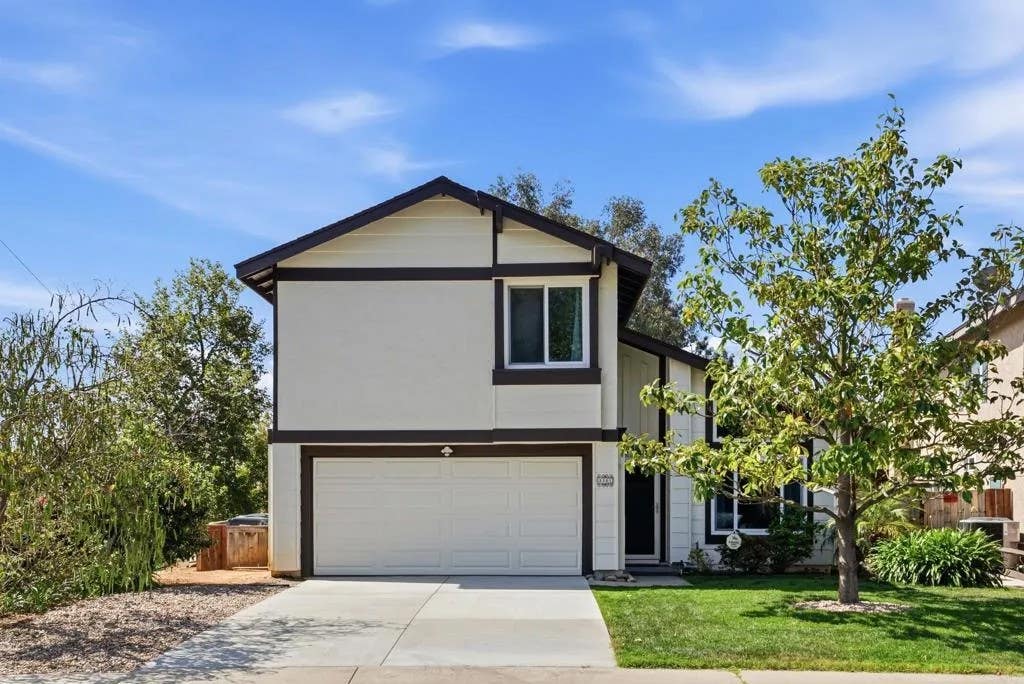 Photo of 2201 Amber Lane, Escondido, CA 92026 (MLS # NDP2604225)