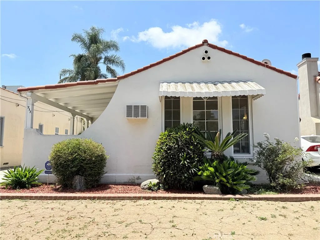 933 S MULLEN Avenue