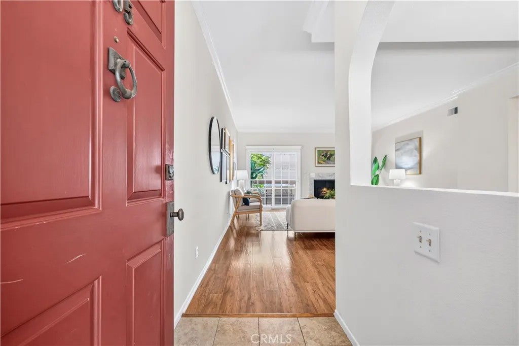 4301 Fulton Ave 105
