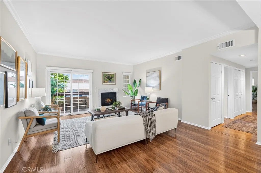 4301 Fulton Ave 105