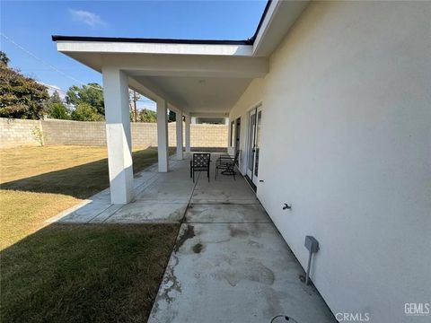 Tiny photo for 308 Acacia, Bakersfield, CA 93305 (MLS # SR25248328)
