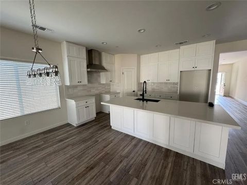 Tiny photo for 308 Acacia, Bakersfield, CA 93305 (MLS # SR25248328)