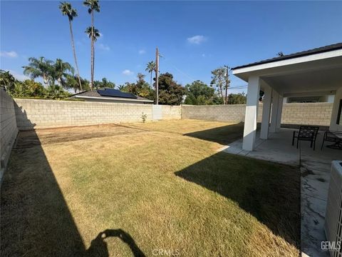 Tiny photo for 308 Acacia, Bakersfield, CA 93305 (MLS # SR25248328)