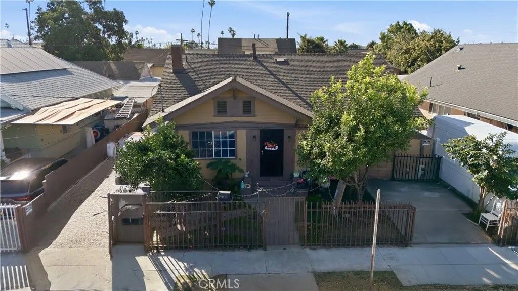 Photo of 608 W 52nd St, Los Angeles, CA 90037 (MLS # PW26010747)