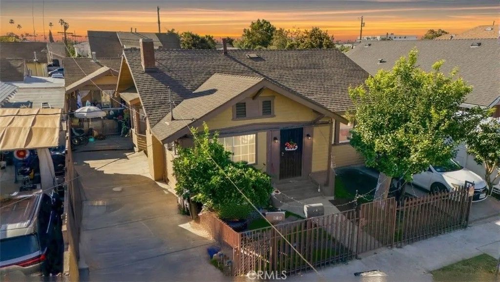 Photo of 608 W 52nd St, Los Angeles, CA 90037 (MLS # PW26010747)