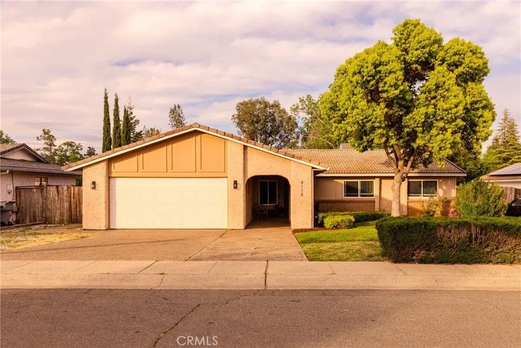 Photo of 4118 Villa Drive, Redding, CA 96001 (MLS # SW26092159)