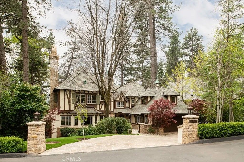 Photo of 28089 Point Hamiltair Ln, Lake Arrowhead, CA 92352 (MLS # IG26077151)